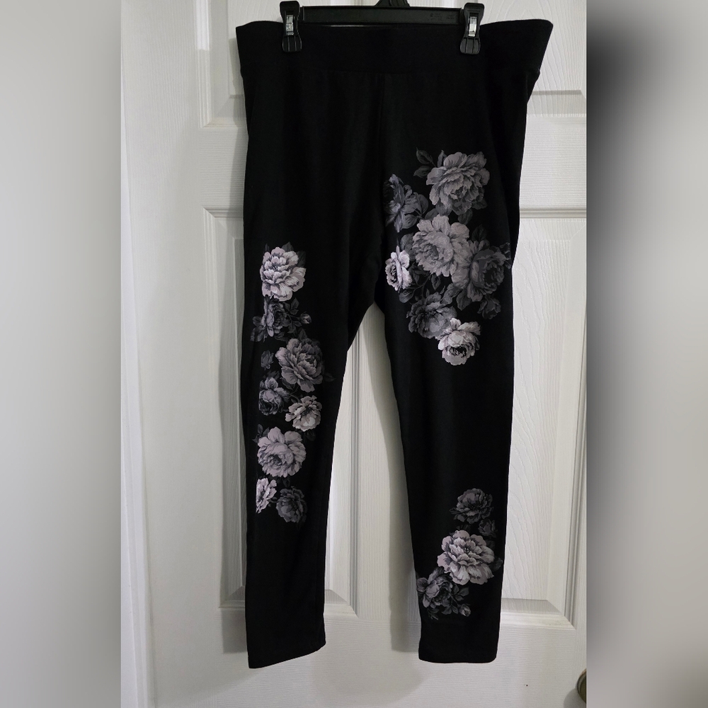 Torrid Black Leggings with Gray Floral Pattern